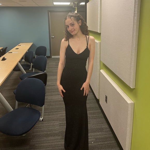 Meet Your Posher ❤️ - Picture 2 of 4